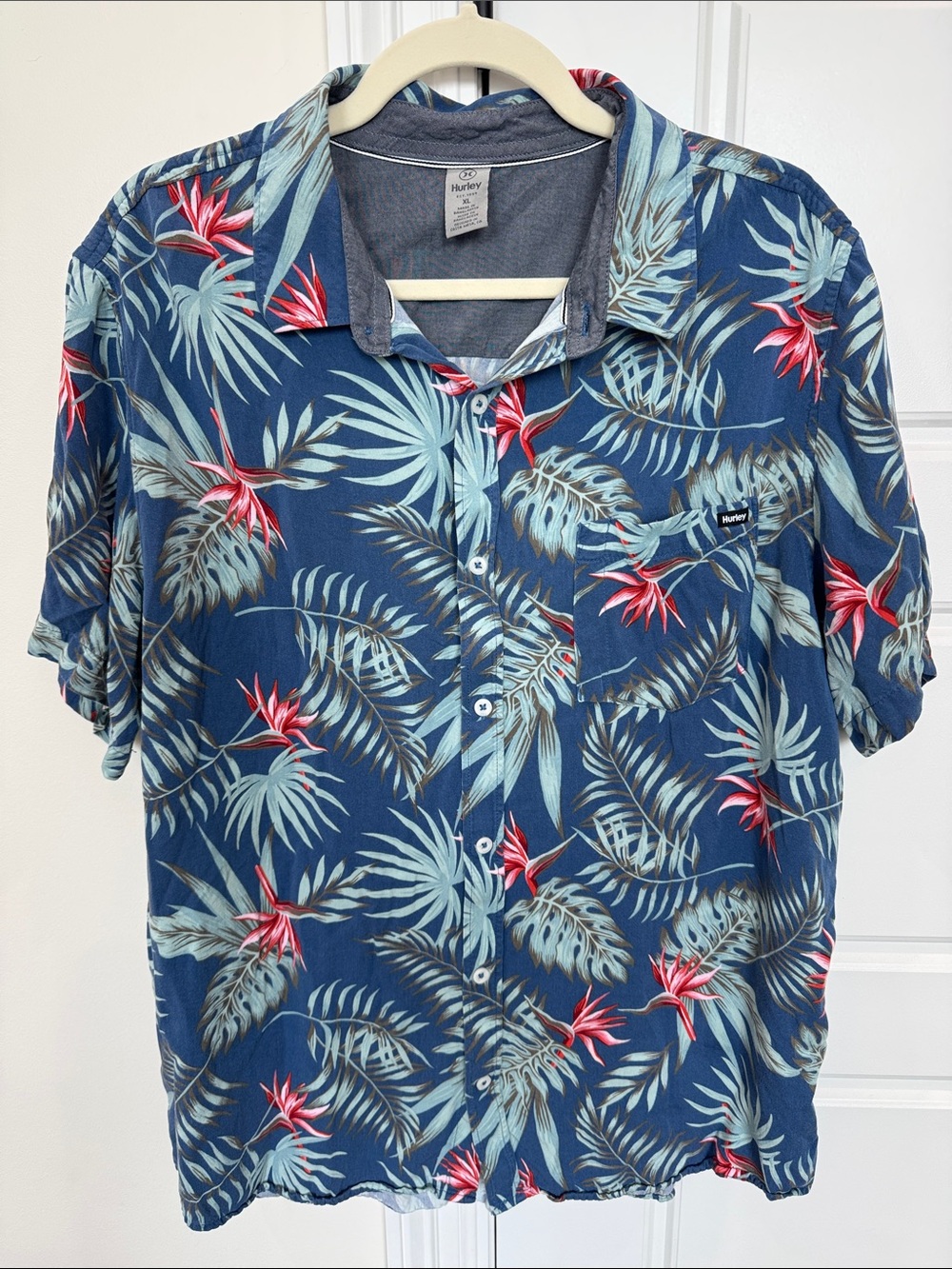 Hurley Men’s Button-up Tropical Surfer Style Vacay Summer Top Shirt Palm XL